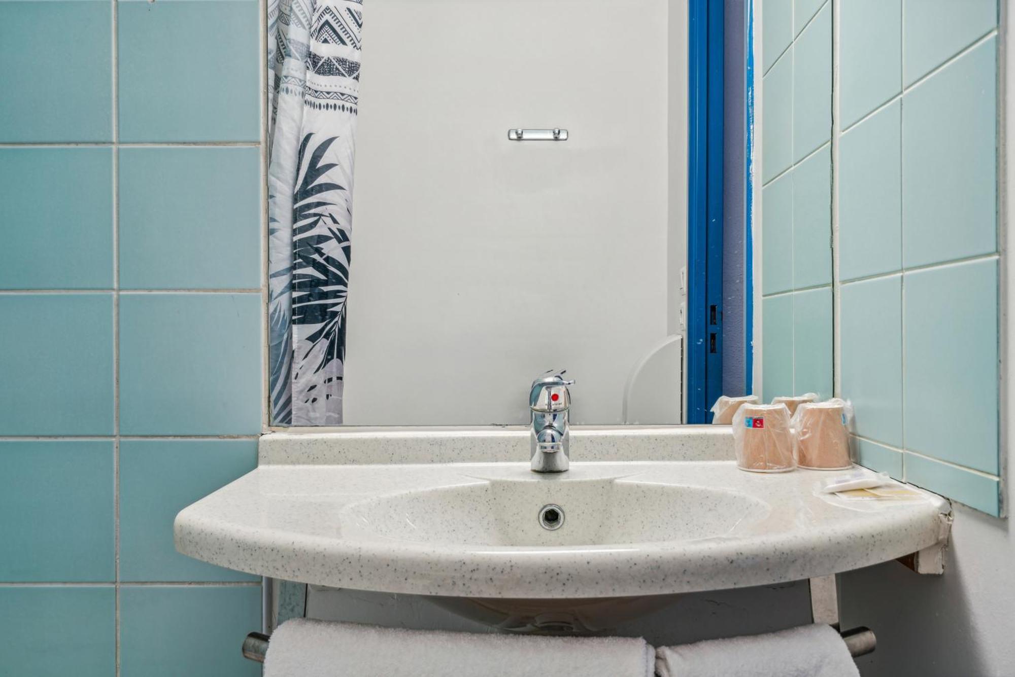 Hotel Akena Chateaurenard - Parc Des Expositions Avignon Esterno foto
