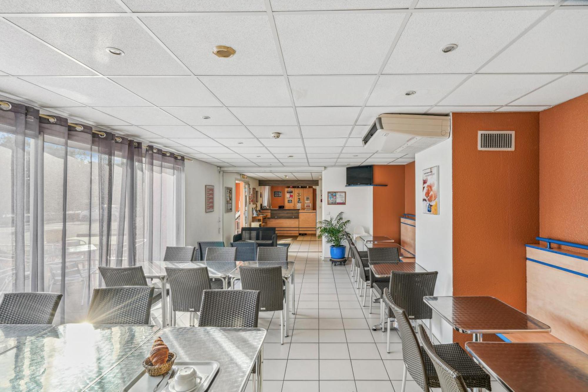 Hotel Akena Chateaurenard - Parc Des Expositions Avignon Esterno foto