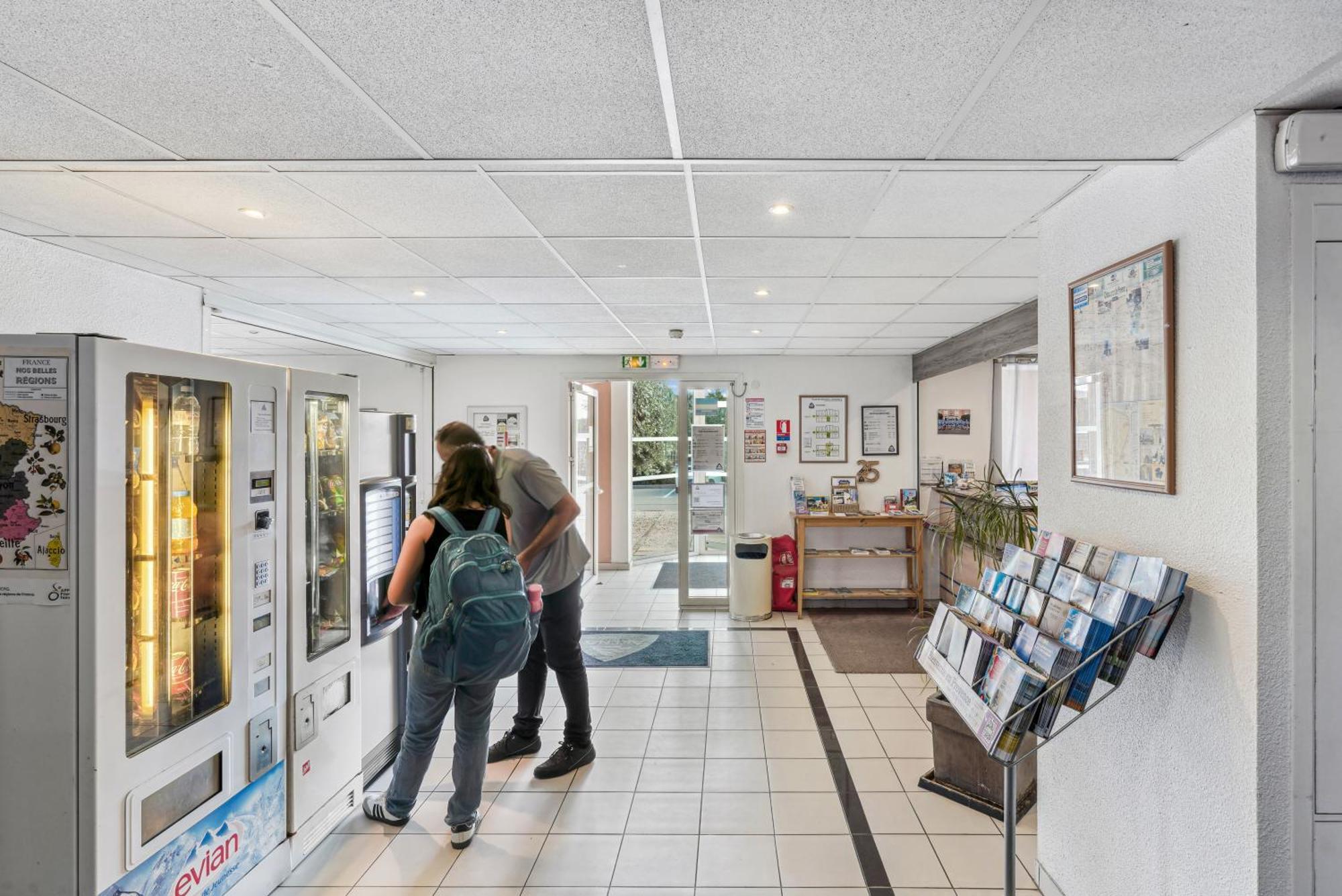 Hotel Akena Chateaurenard - Parc Des Expositions Avignon Esterno foto